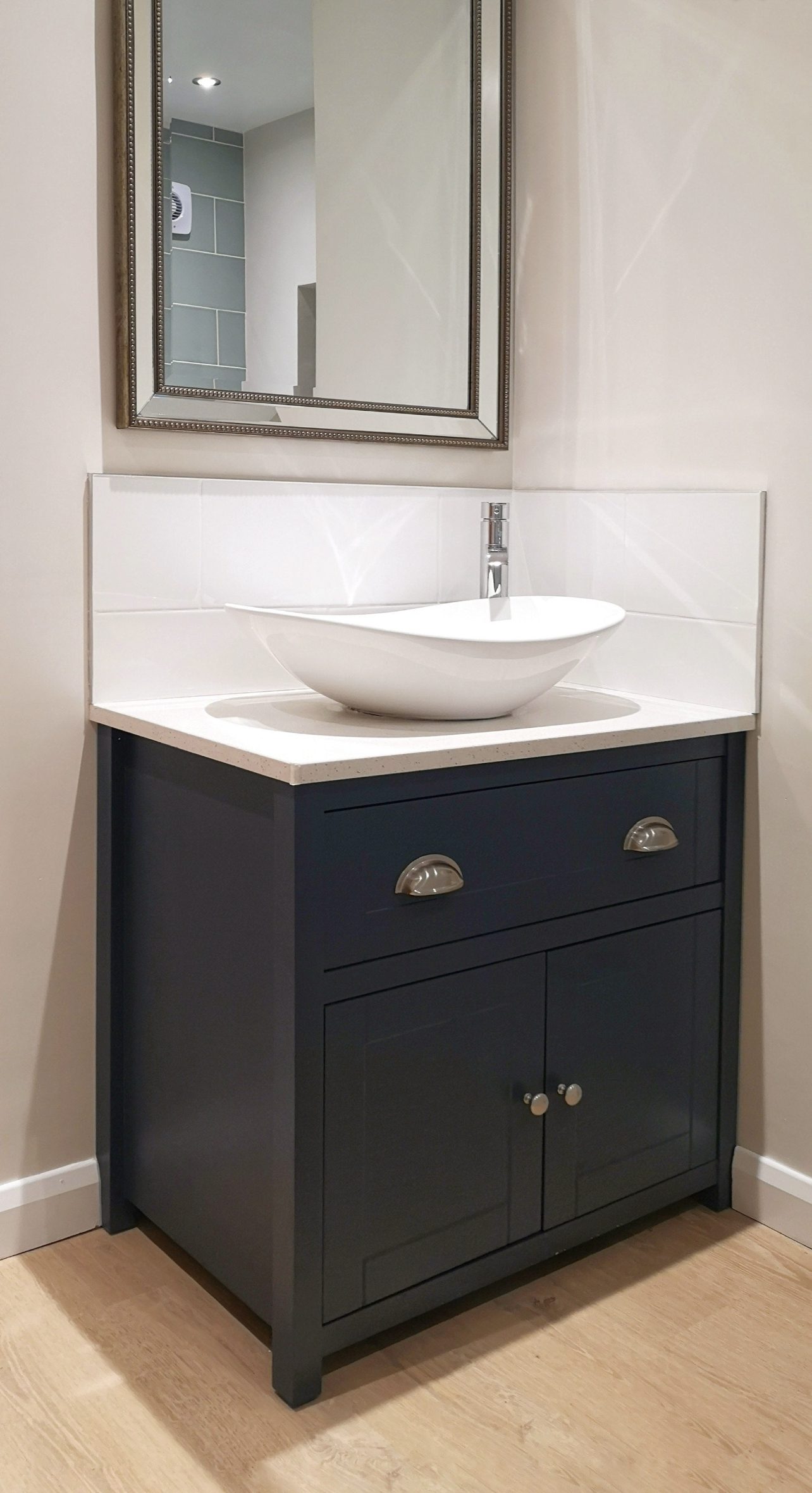 Lincoln single vanity unit with countertop, 1 drawer and 2 doors