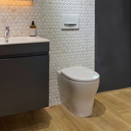 Geberit Selnova Back-to-Wall WC; Rimfree Rimless Shrouded Pan